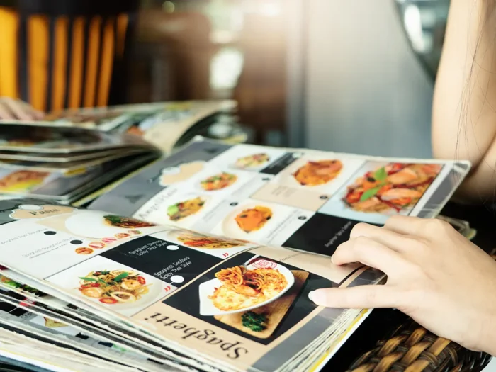 Impression cares de menu de restaurant et bar