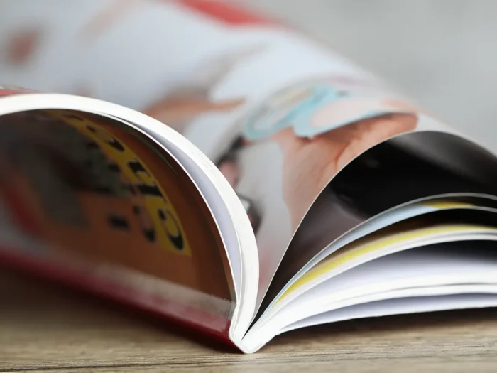 Catalogue publicitaire dos carré collé avec impression numérique nette et finition élégante