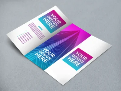 dépliant commerciales imprimées prêtes à être distribuées lors de salons, réunions et présentations professionnelles.